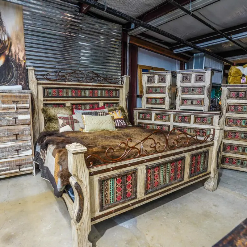 A bed room with a lot of furniture in it